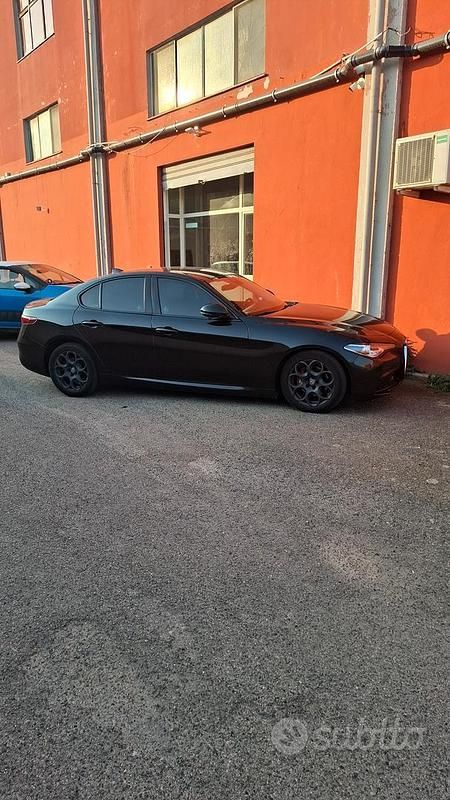 Usata Alfa Romeo Giulia 150 CV (110 kW) 2016 Nero Berlina