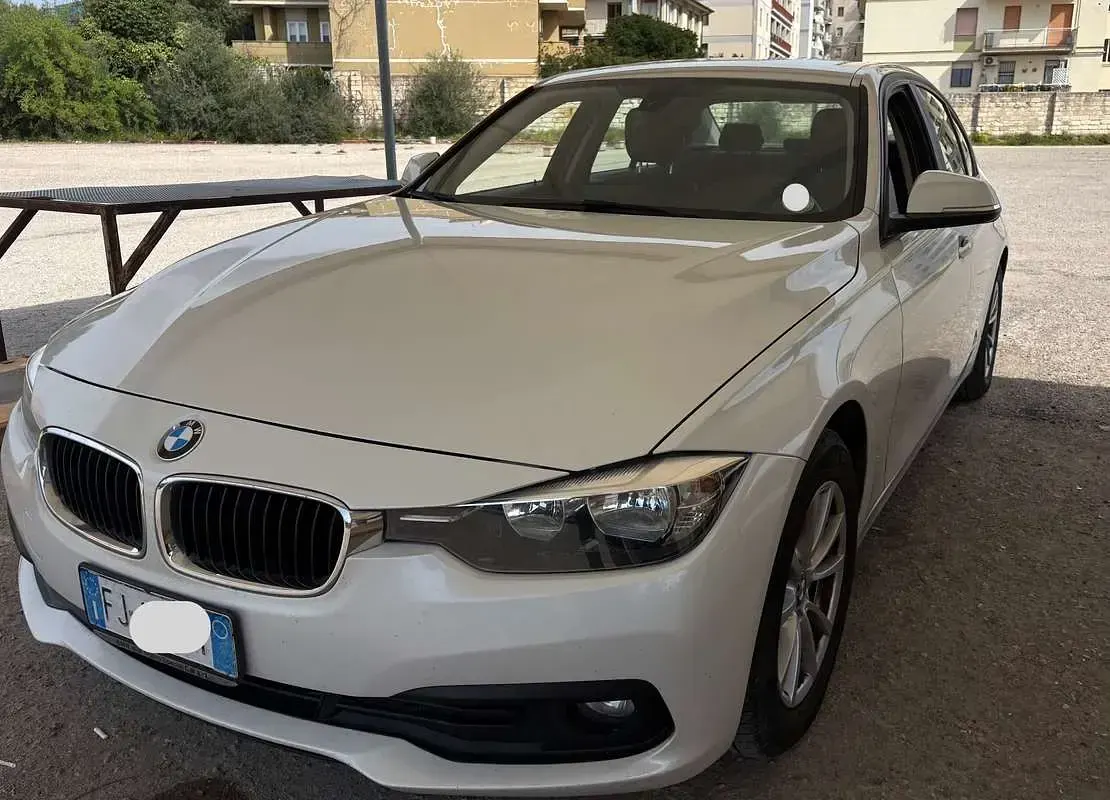 Usata BMW 318 Advantage 150 CV (110 kW) 2017 Bianco Berlina