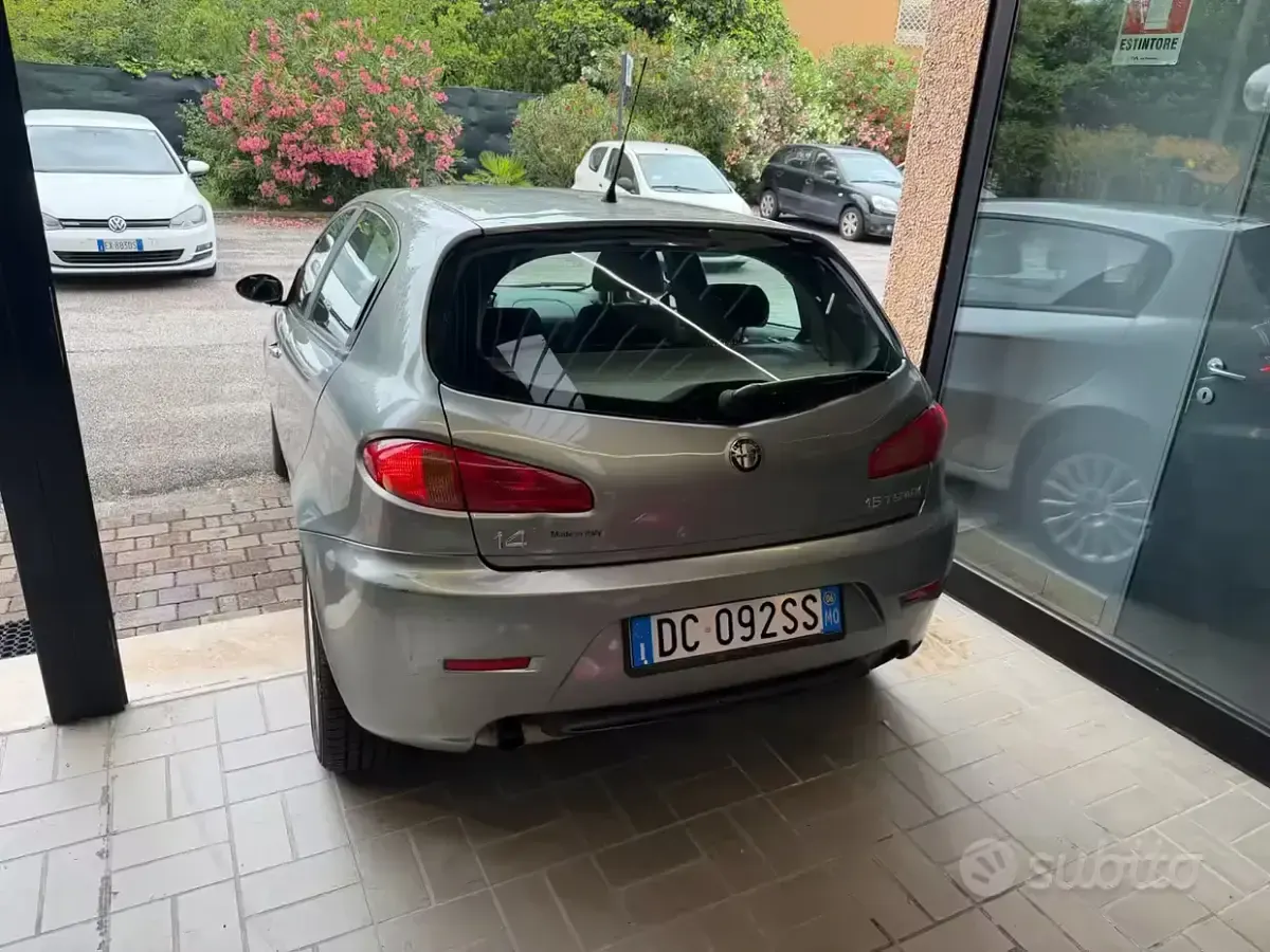 Usata Alfa Romeo 147 Progression 105 CV (77 kW) 2006 Grigio Utilitaria