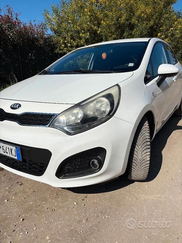 Usata Kia Rio 75 CV (55 kW) 2013 Bianco Berlina
