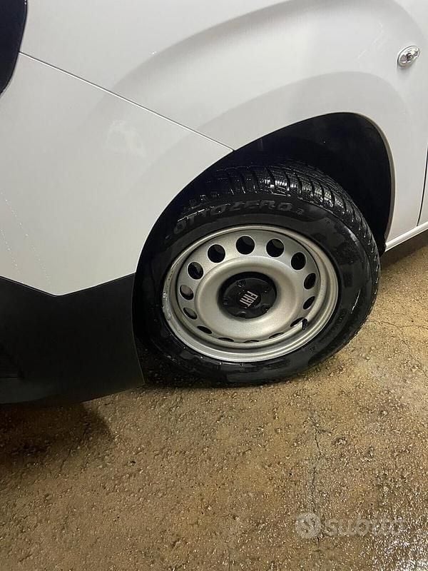 Usata Fiat Doblò 100 CV (73 kW) 2024 Bianco Monovolume