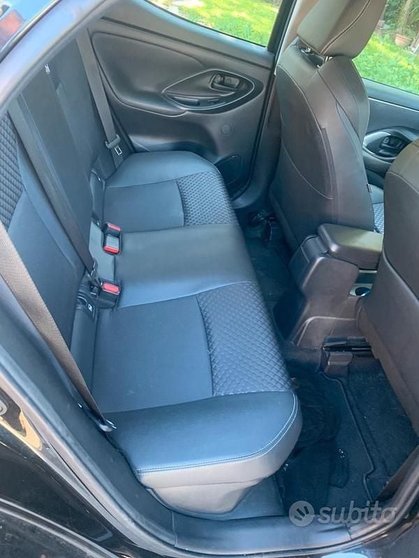 Begagnad Mazda 2 2022 Svart Halvkombi
