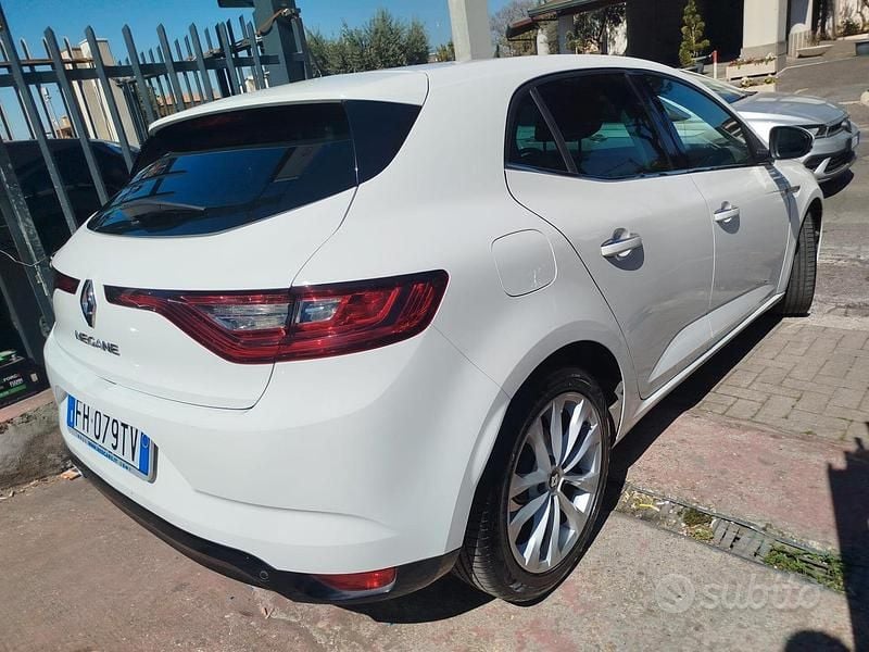 Usata Renault Mégane IV 110 CV (80 kW) 2017 Bianco Berlina