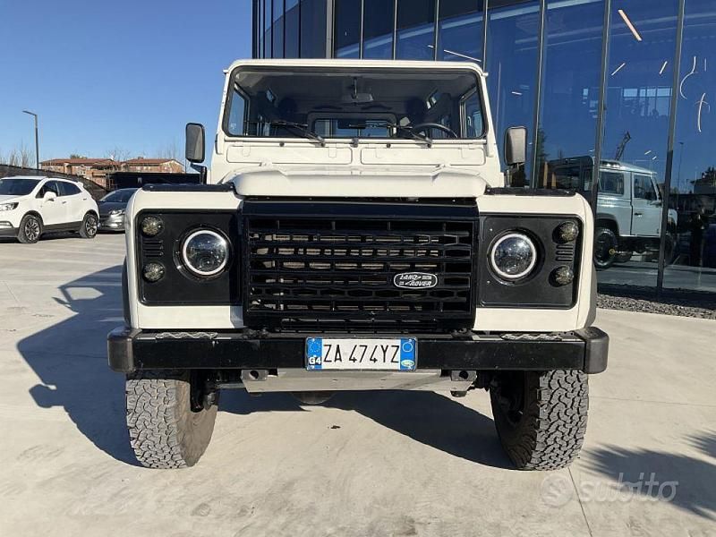 Begagnad Land Rover Defender 122 HK (89 kW) 2007 Vit Kombi