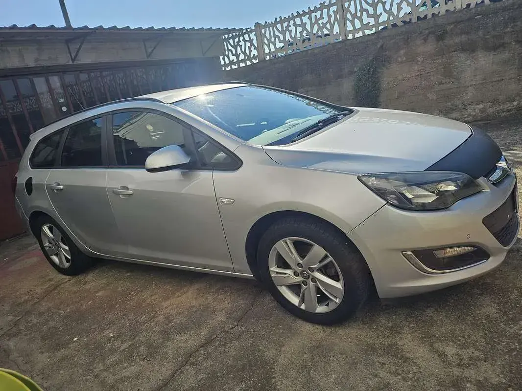 Usata Opel Astra Cosmo 110 CV (80 kW) 2013 Station wagon
