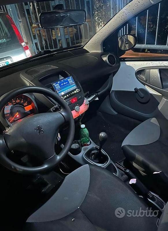 Usata Peugeot 107 68 CV (50 kW) 2010 Bianco Utilitaria