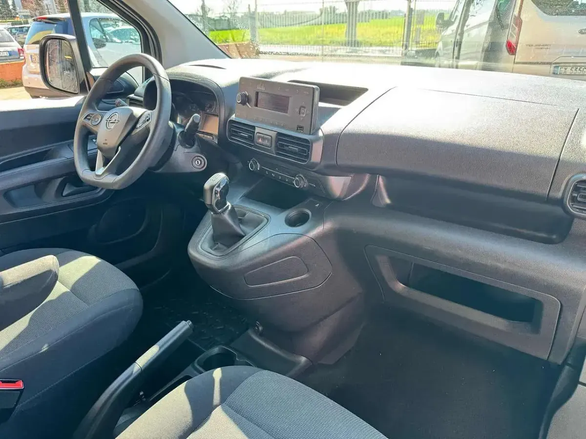 Usata Opel Combo 102 CV (75 kW) 2021 Bianco pastello Monovolume