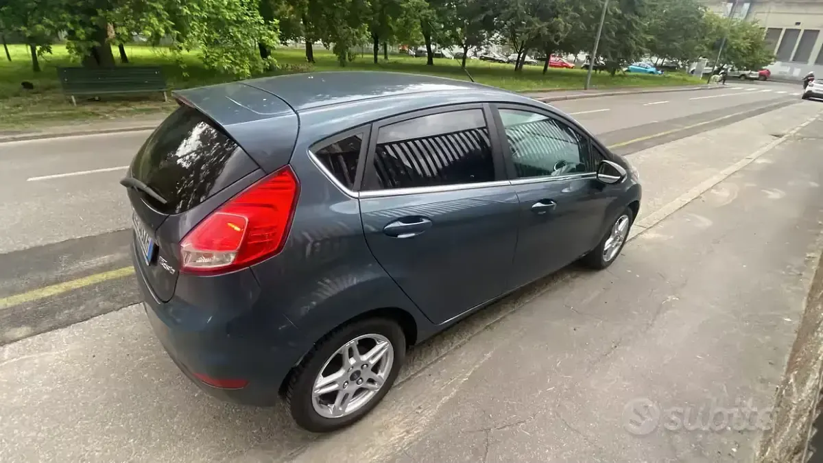 Usata Ford Fiesta 95 CV (69 kW) 2015 Blu Utilitaria