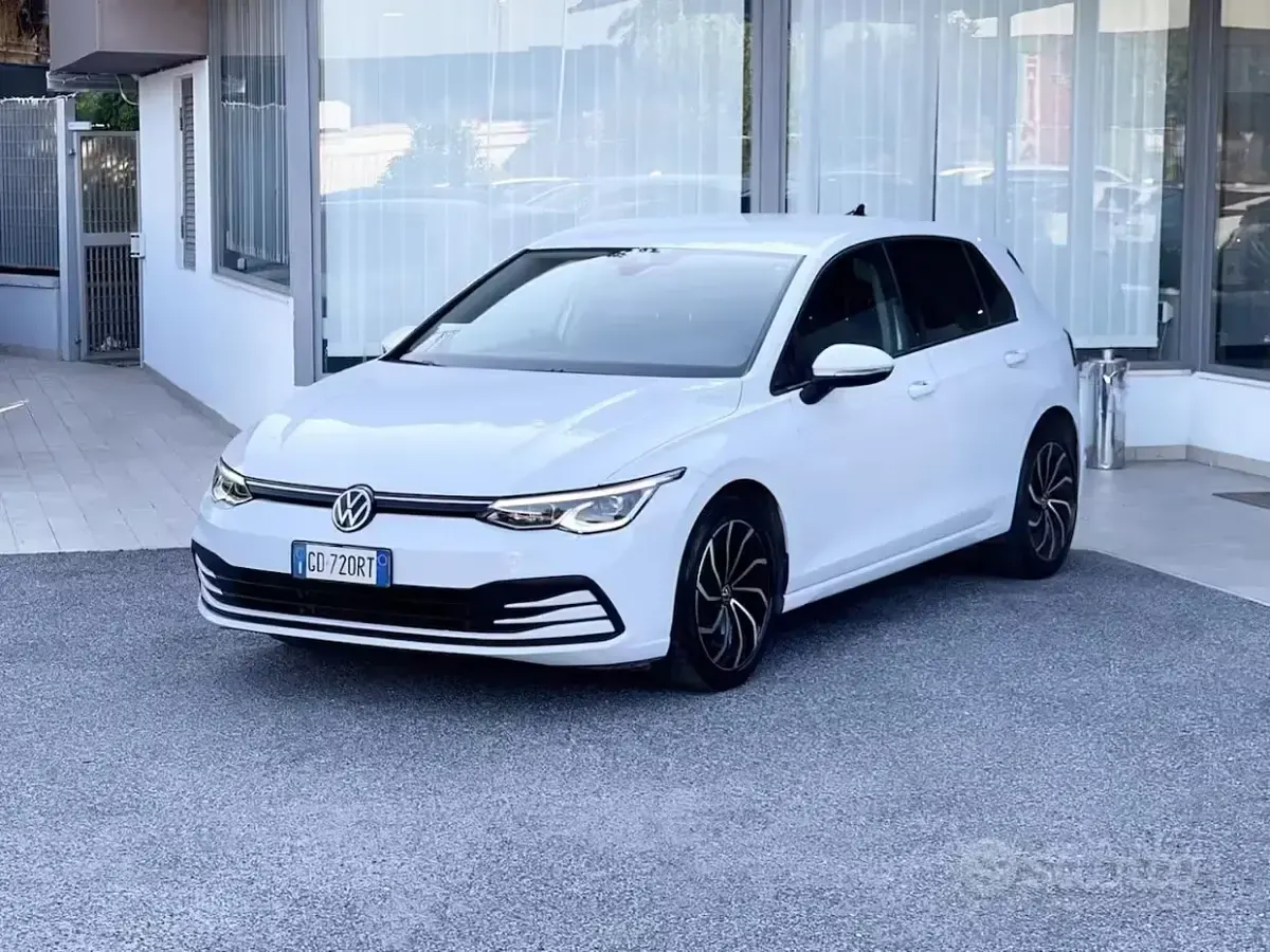 Usata VW Golf VIII Life 110 CV (80 kW) 2021 Bianco Berlina