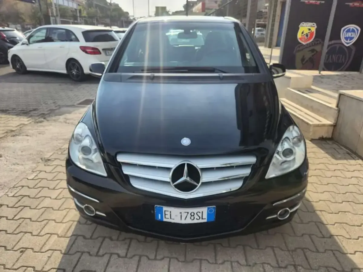 Usata Mercedes B180 109 CV (80 kW) 2010 Nero Monovolume