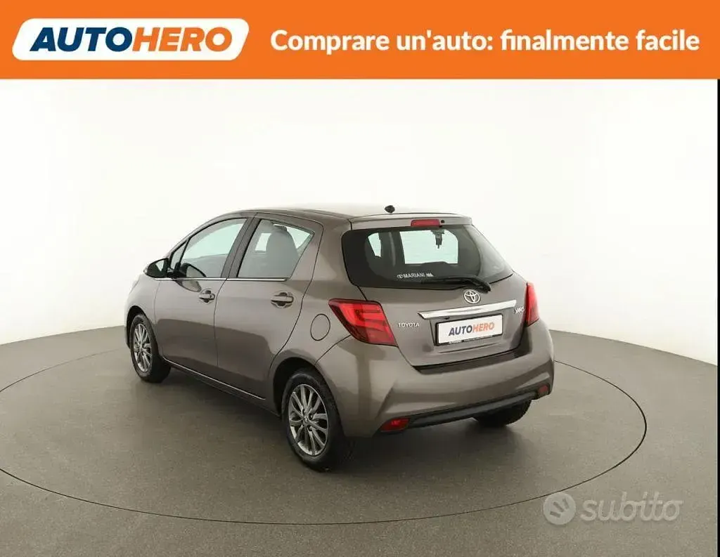 Usata Toyota Yaris 69 CV (50 kW) 2016 Grigio Berlina