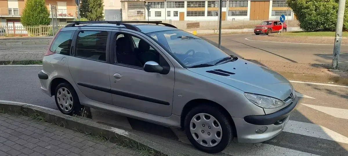 Usata Peugeot 206 S 75 CV (55 kW) 2004 Argento Station wagon
