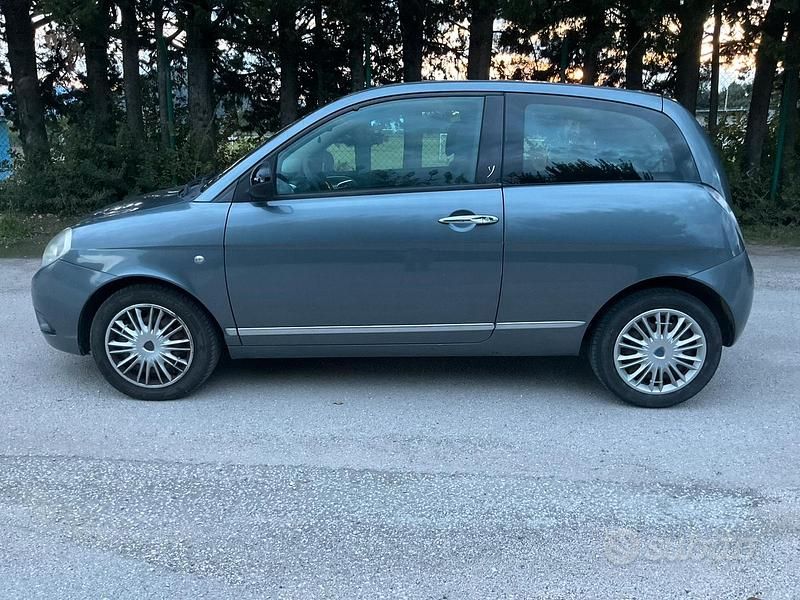 Usata Lancia Ypsilon 75 CV (55 kW) 2011 Grigio Utilitaria