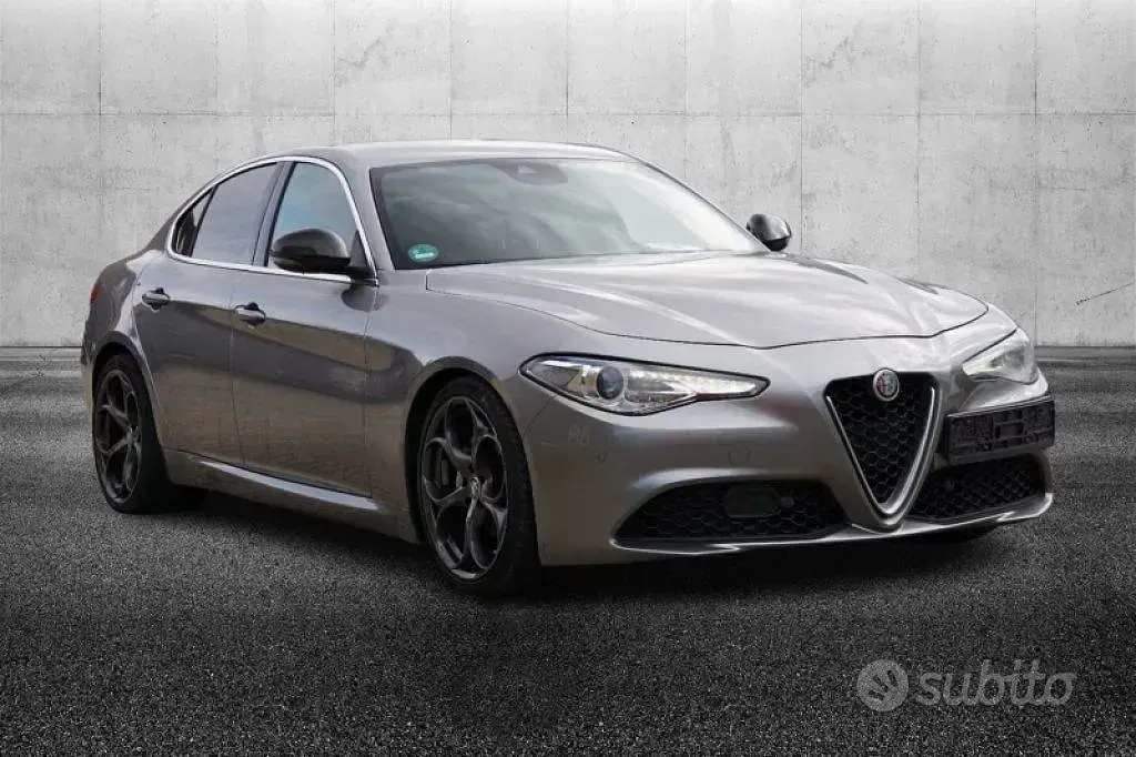 Usata Alfa Romeo Giulia Super 201 CV (147 kW) 2020 Grigio metallizzato Berlina