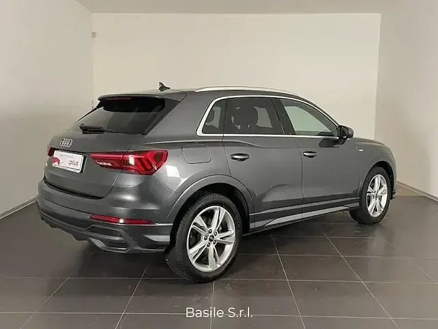 Usata Audi Q3 S-Line 150 CV (110 kW) 2024 Grigio daytona perla SUV