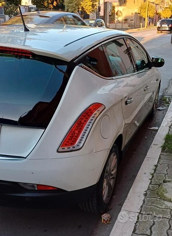 Usata Lancia Delta 120 CV (88 kW) 2012 Bianco Utilitaria