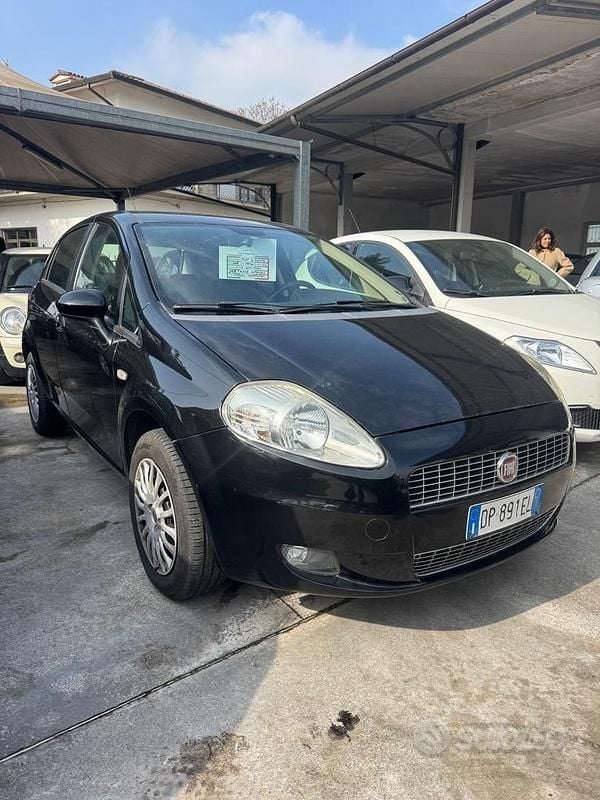 Usata Fiat Grande Punto Dynamic 77 CV (56 kW) 2008 Nero Utilitaria