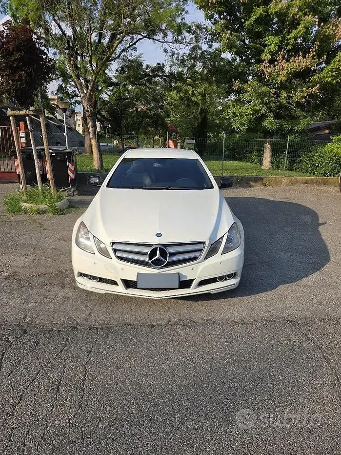 Usata Mercedes E220 170 CV (125 kW) 2012 Bianco Coupé