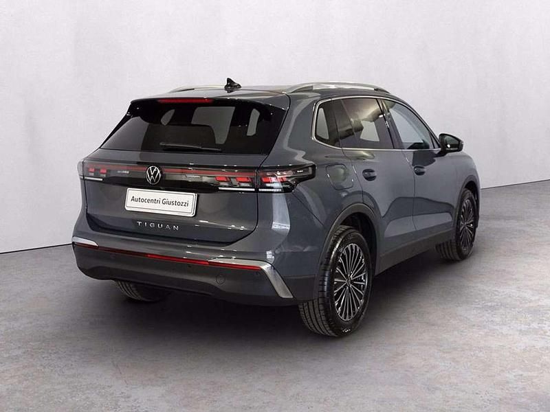 Usata VW Tiguan Elegance 150 CV (110 kW) 2025 Dolphin grey metallizzato SUV