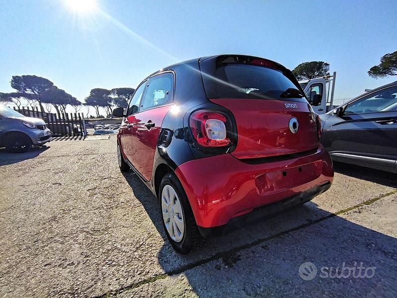Begagnad Smart ForFour 71 HK (52 kW) 2016 Röd Halvkombi