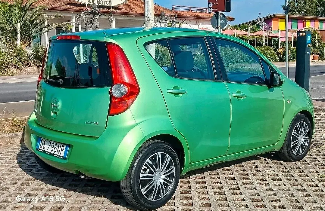 Usata Opel Agila 65 CV (47 kW) 2008 Verde Utilitaria
