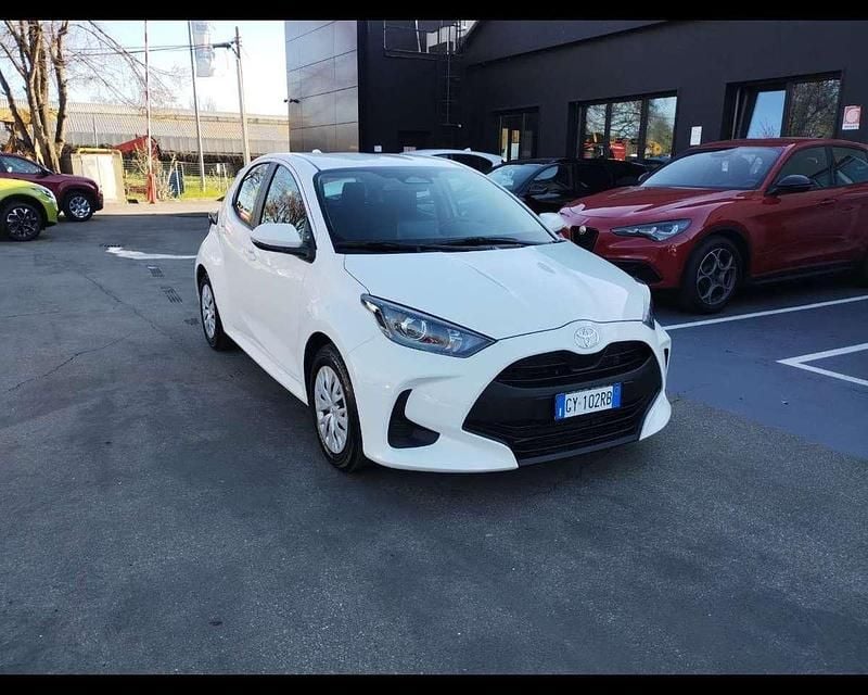 Second-hand Toyota Yaris Hybrid Active 92 CP (67 kW) 2025 Alb Berlinǎ