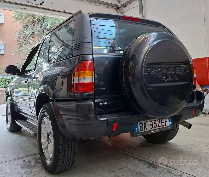 Usata Opel Frontera Sport 116 CV (85 kW) 2002 Nero SUV