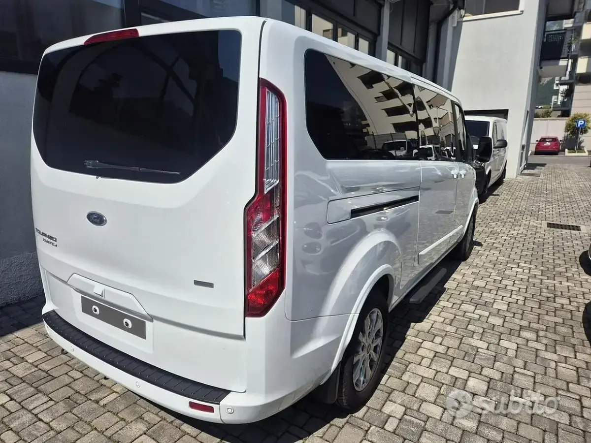 Usata Ford Tourneo Custom 131 CV (96 kW) 2018 Bianco Furgone