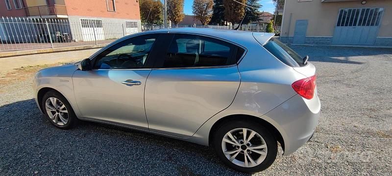 Usata Alfa Romeo Giulietta 105 CV (77 kW) 2011 Grigio Utilitaria