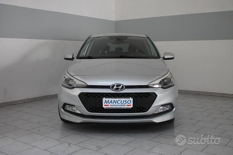 Usata Hyundai i20 Comfort 74 CV (54 kW) 2017 Grigio Berlina