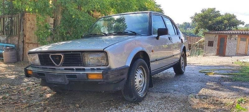 Usata Alfa Romeo Alfetta 122 CV (89 kW) 1984 Grigio(met.) Berlina