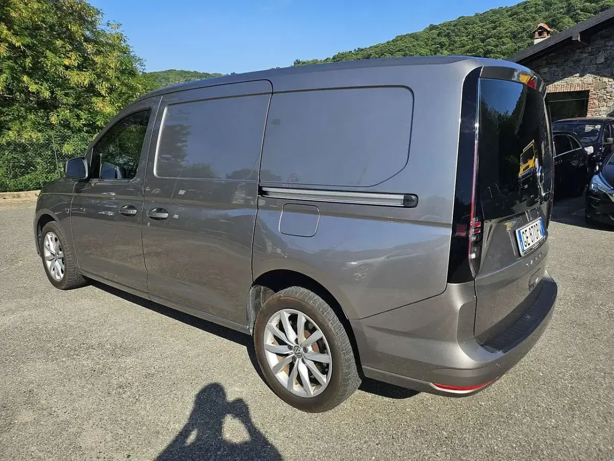 Usata VW Caddy 122 CV (89 kW) 2021 Grigio Monovolume