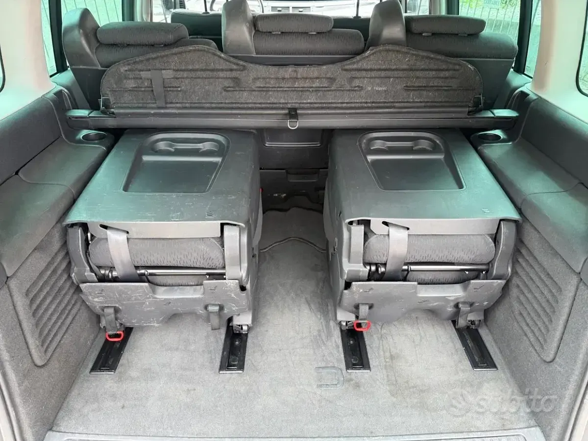 Usata Renault Espace 150 CV (110 kW) 2006 Grigio Monovolume