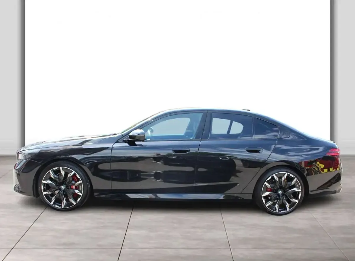 Usata BMW 540 M Sport 303 CV (222 kW) 2025 Nero metallizzato Berlina
