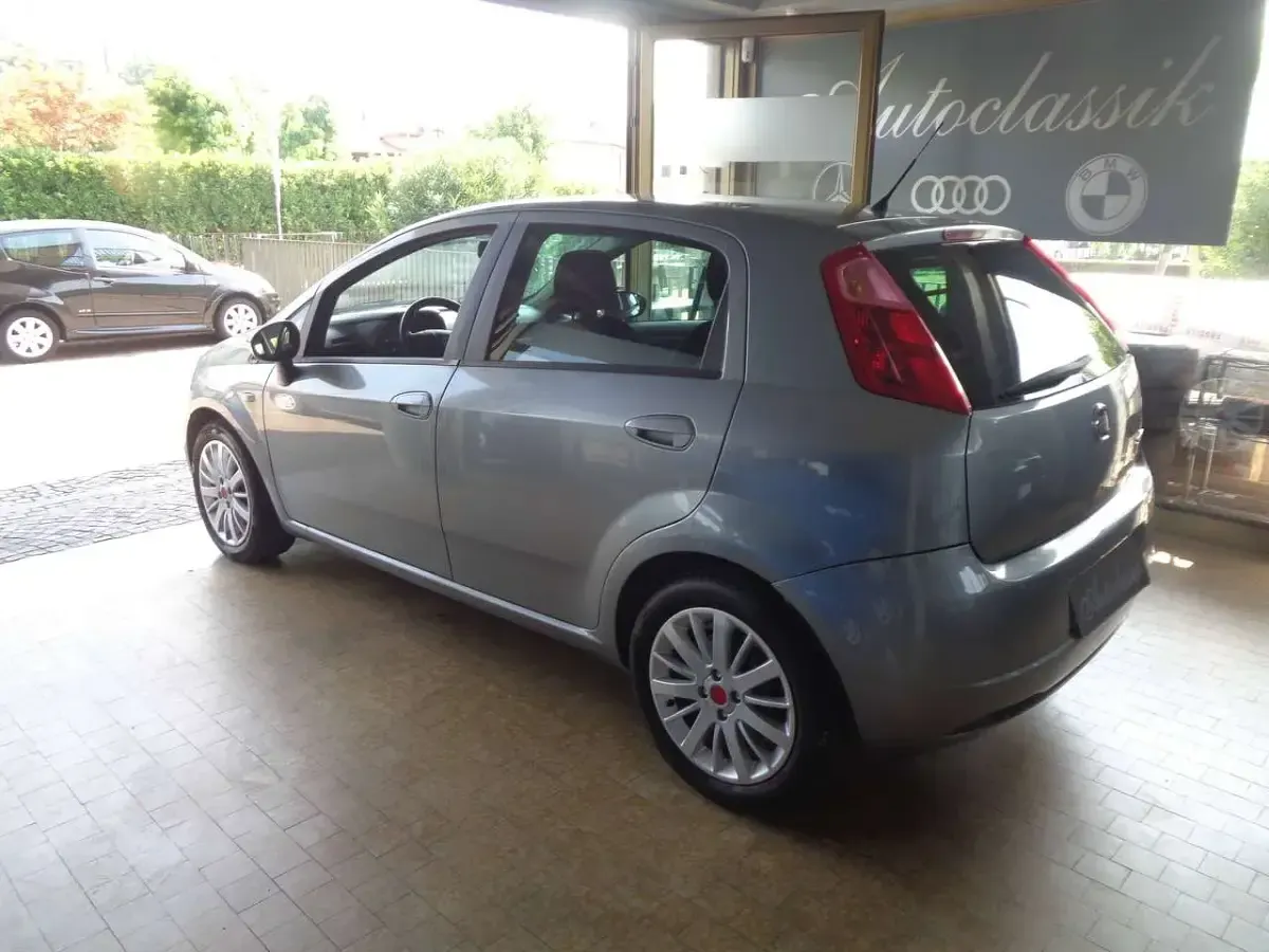 Usata Fiat Grande Punto Dynamic 90 CV (66 kW) 2008 Grigio Utilitaria