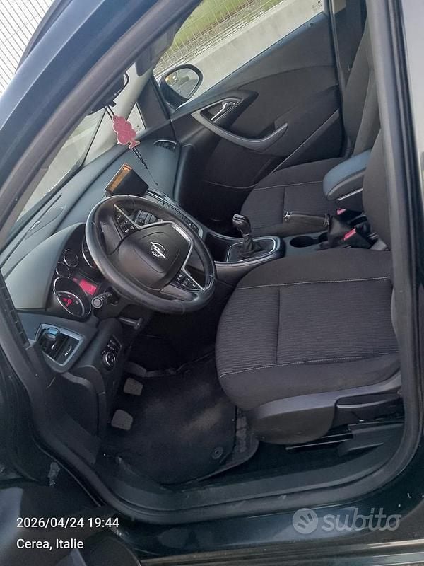 Usata Opel Astra S 110 CV (80 kW) 2013 Nero Station wagon