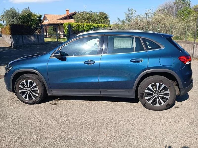 Usata Mercedes GLA180 116 CV (85 kW) 2022 Blu/azzurro SUV