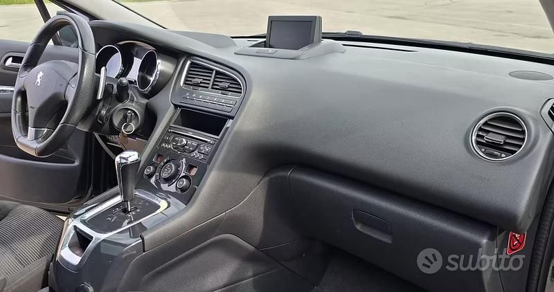 Usata Peugeot 5008 Allure 111 CV (81 kW) 2012 Blu Monovolume