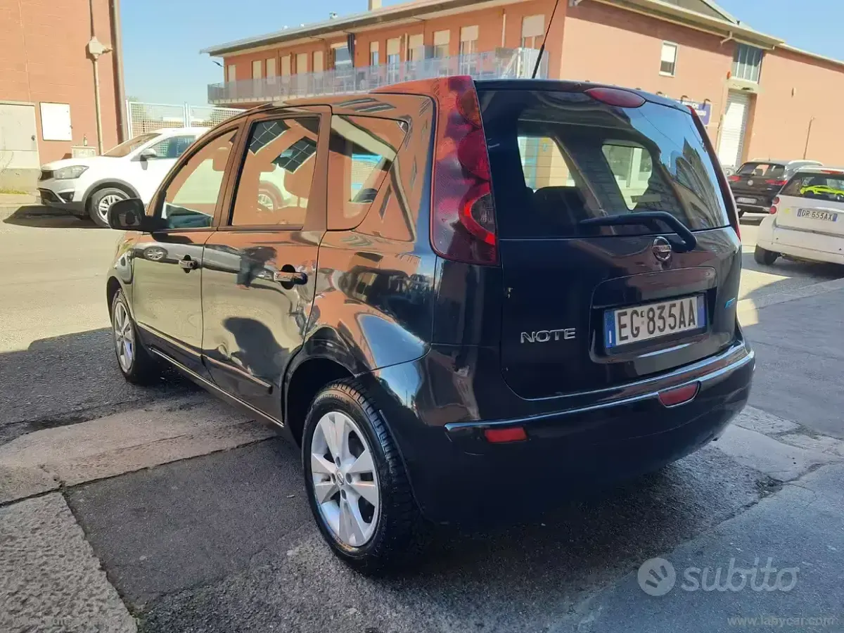 Usata Nissan Note 88 CV (64 kW) 2010 Nero Utilitaria