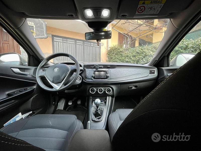 Usata Alfa Romeo Giulietta 120 CV (88 kW) 2018 Grigio Utilitaria