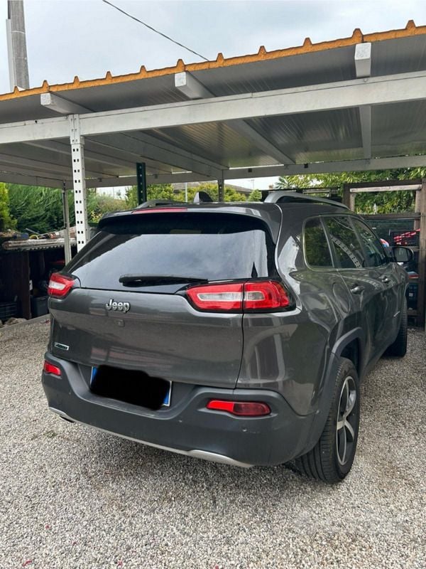 Usata Jeep Cherokee 140 CV (102 kW) 2015 Grigio SUV