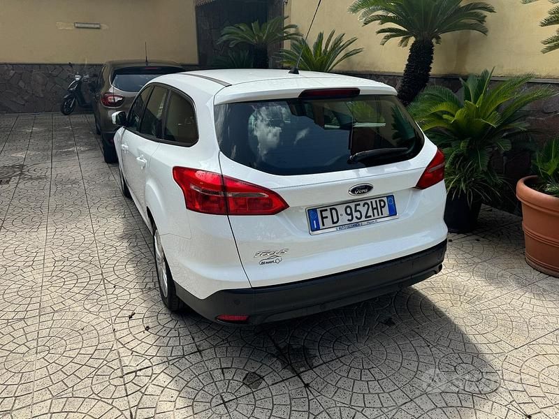 Usata Ford Focus Titanium 95 CV (69 kW) 2016 Bianco Berlina
