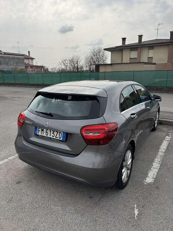 Usata Mercedes A180 Premium 109 CV (80 kW) 2018 Berlina