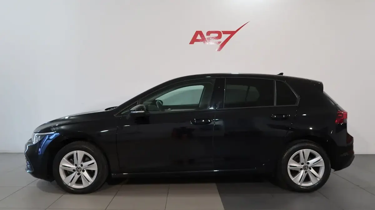 Usata VW Golf VIII Style 131 CV (96 kW) 2023 Grigio scuro Utilitaria