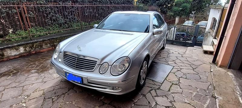 Argento Usata 2004 Mercedes E270 Avantgarde Berlina | 4500 € (Super prezzo) - Immagine 1/4