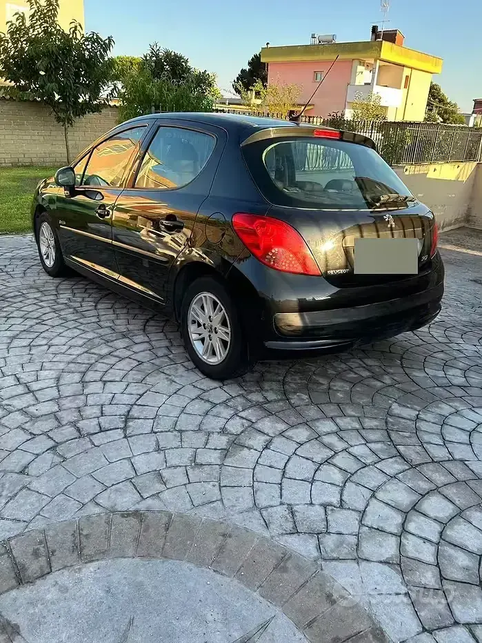 Usata Peugeot 207 73 CV (53 kW) 2008 Nero Utilitaria
