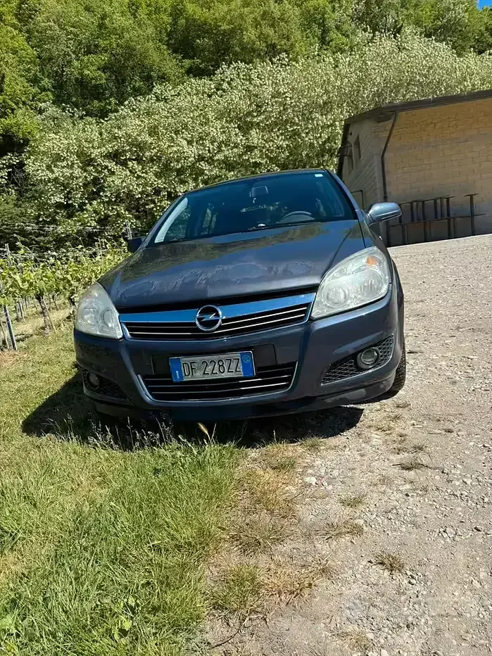Usata Opel Astra 90 CV (66 kW) 2007 Blu Berlina