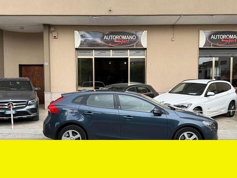 Usata Volvo V40 Business Edition 120 CV (88 kW) 2018 Blu Station wagon