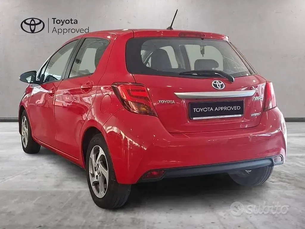 Usata Toyota Yaris Hybrid Style 101 CV (74 kW) 2016 Rosso Berlina