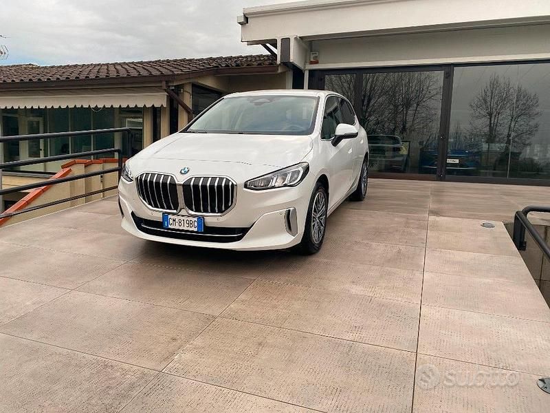Usata BMW 218 Active Tourer Luxury Line 150 CV (110 kW) 2023 Bianco Monovolume